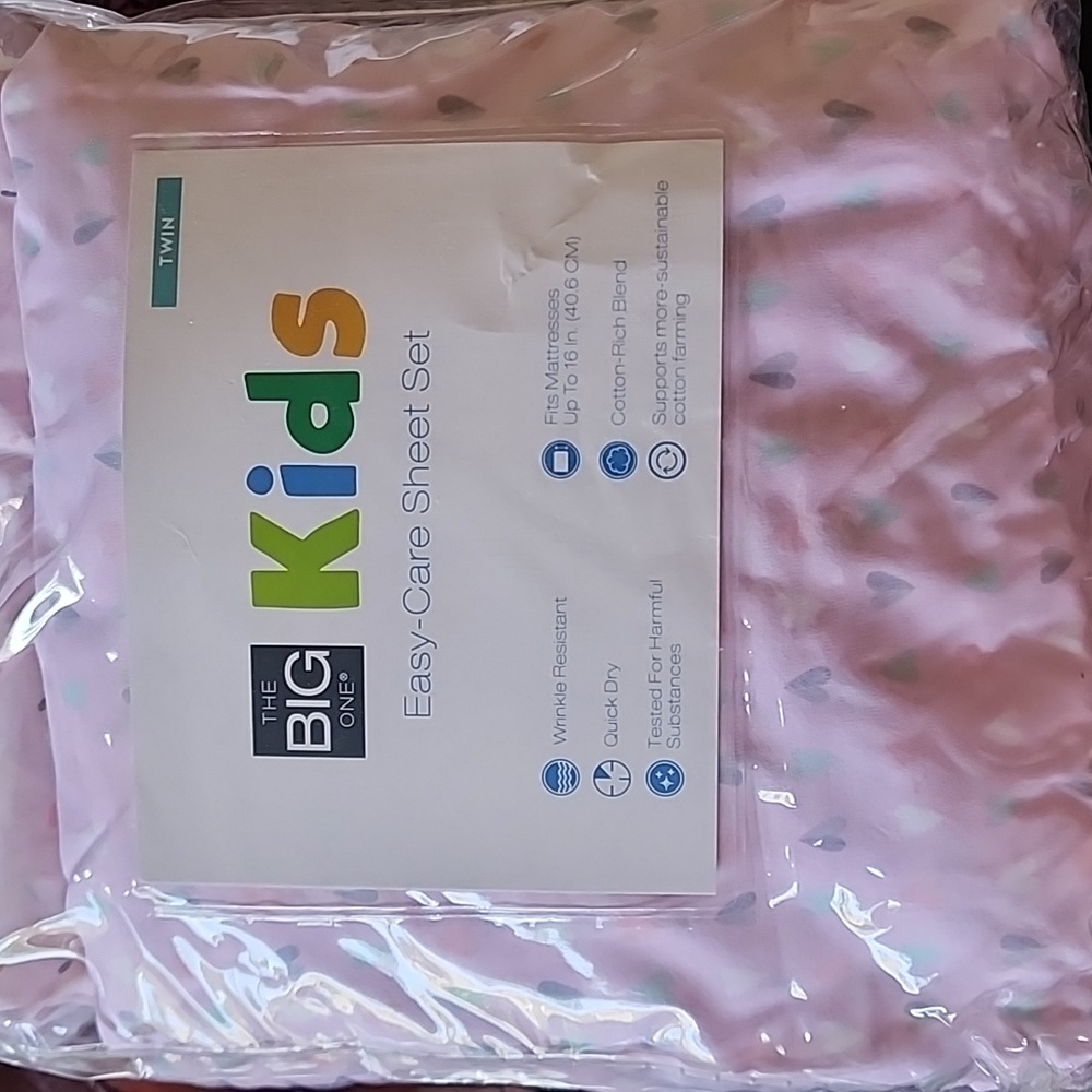 Fitted twin sheets set of pink with hearts and sprinkles